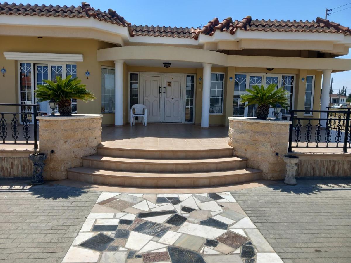 Vasilis House Apartment Dromolaxia Exterior photo